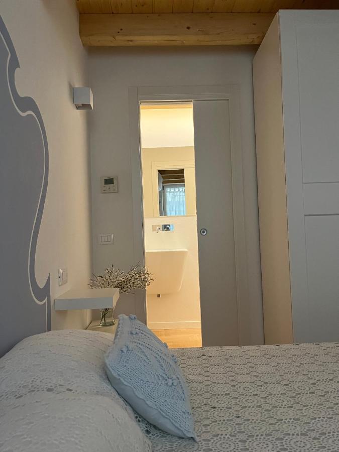 La Piccola Casa Al Lago - Intera Casa Con 3 Camere E 2 Box Saló Exterior foto