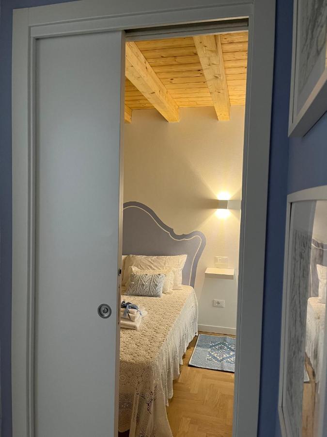 La Piccola Casa Al Lago - Intera Casa Con 3 Camere E 2 Box Saló Exterior foto