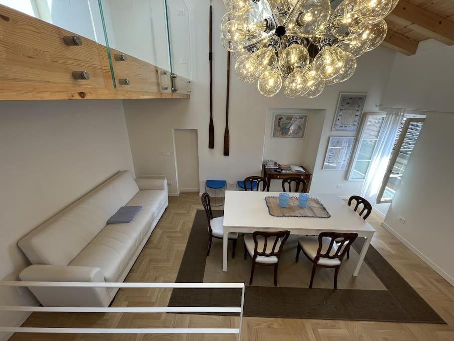 La Piccola Casa Al Lago - Intera Casa Con 3 Camere E 2 Box Saló Exterior foto